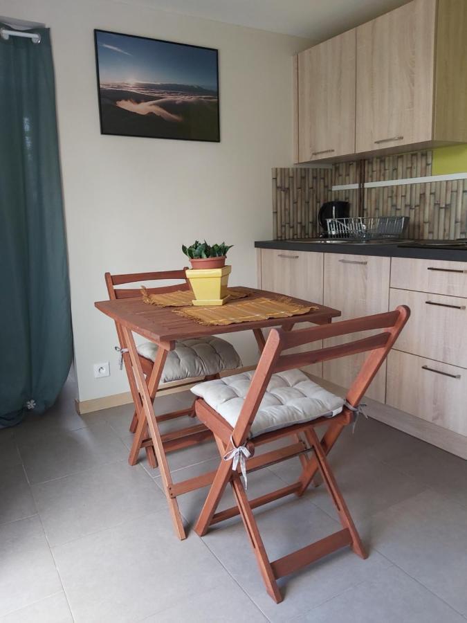 Location Meublee - Les Avirons Apartment Luaran gambar